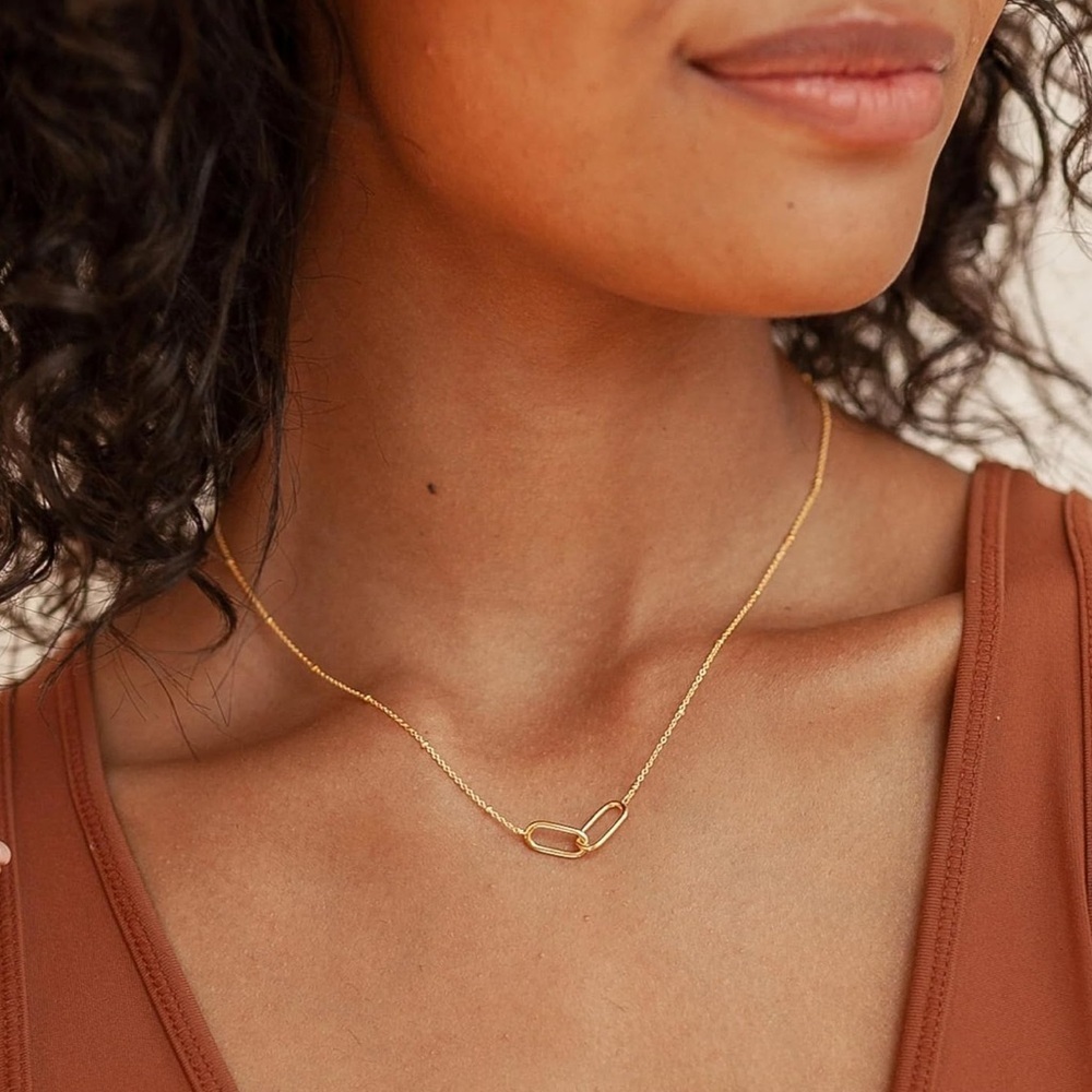Gold Interlocking Dainty Necklace
